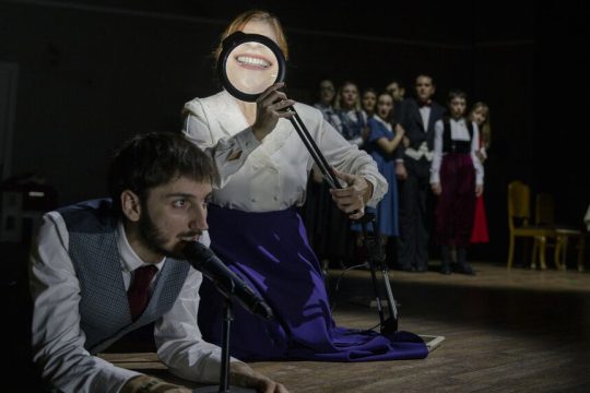 parastaseis katholikis prosvasimotitas